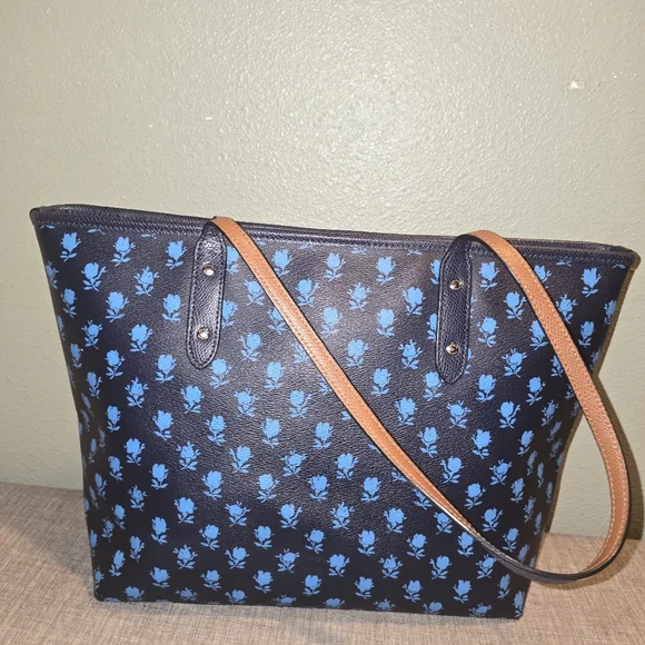 Euc Coach City Zip Top Tote in the Badlands Floral Print in midnight blue - Picture 3 of 6